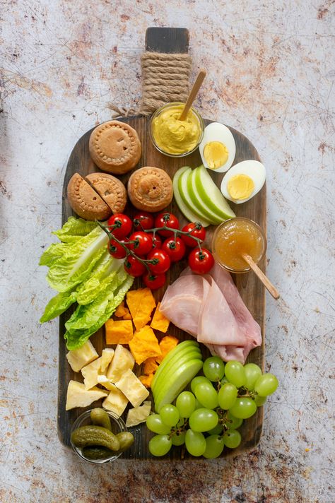 Perfect Ploughman's Lunch - The Petite Cook™ Buffet Lunch Ideas, British Lunch, Ploughman's Lunch, Movie Recipes, Lunch Summer, Ploughmans Lunch, Lunch Club, Ginger Chutney, Work Food