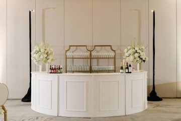 Half circle bar with white flower arrangements Modern Fall Wedding, Tea Room Decor, Neutral Flowers, Circle Bar, White Flower Arrangements, White Bar, Modern Fall, Four Seasons Hotel, Wedding Bar