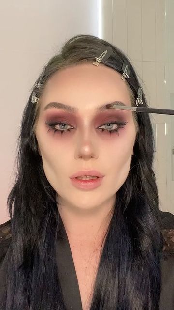 Lidia Deetz Makeup, Lydia Deetz Costume Makeup, Lydia Deets Make Up, Lydia Deetz Makeup Tutorial, Customs Ideas Halloween, Lydia Makeup Beetlejuice, Lydia Deetz Hair, Lydia Beetlejuice Makeup, Lydia Deetz Outfit