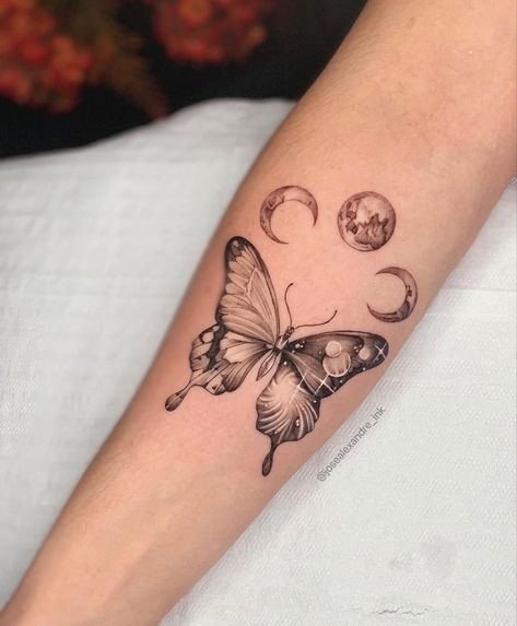 Butterfly Name Tattoo, Wrist Bracelet Tattoo, Cross Tattoos For Women, Neck Tattoos Women, Bff Tattoos, Tatuaje A Color, Tattoo Style Drawings, Butterfly Tattoo Designs, Pattern Tattoo