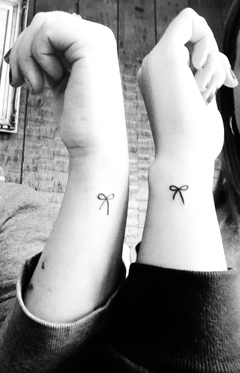 Matching Dainty Best Friend Tattoos, Cute Dainty Matching Tattoos, Bow On Finger Tattoo, String Bow Tattoo, Matching Tiny Tattoos Best Friends, Small Best Friend Tattoo, Matching Bow Tattoos, Tattoo For Besties, Tiny Bow Tattoo