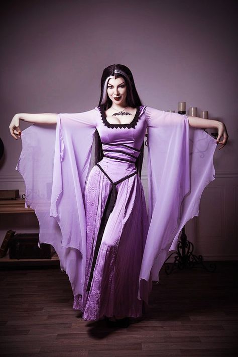 Lily Munster Cosplay, Lily Munster Dress, Lily Munster Costume, Betty Boop Costume, Halloween Party Planning, Lily Munster, Joker Halloween, Monster Prom, Halloween Party Outfits