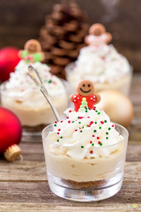 no-bake gingerbread cheesecake image-10 Individual Christmas Desserts, Light Christmas Dessert, Healthy Holiday Desserts, Festive Holiday Desserts, Easy Dessert Recipes Christmas, Gingerbread Cheesecake, Holiday Desserts Christmas, Christmas Cheesecake, Best Christmas Desserts