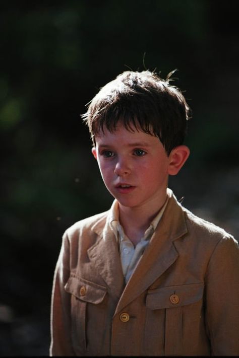 Freddie Highmore in Two Brothers--great kid actor and so adorable! Freddie Highmore, Actors Male, Character Inspiration Male, Photographie Portrait Inspiration, Story Characters, Child Actors, Two Brothers, Good Doctor, Story Inspiration