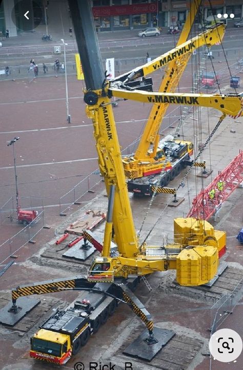 Giant Crane, Oil Rig Jobs, Mighty Machines, Crane Lift, Oil Platform, Crawler Crane, Civil Engineering Design, Steel Worker, Marine Engineering