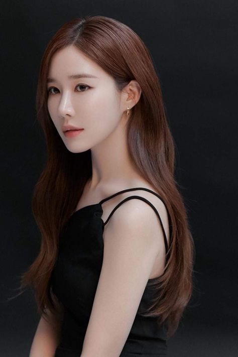 Yoo In Na, Clear Skin Face, Park Min Young, Korean Drama Movies, Chinese Hairstyle, Korean Actresses, Capped Sleeve Dress, Korean Actress, Drama Movies