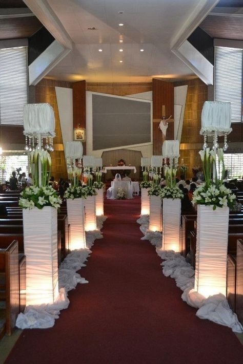 Hotel Wedding Ceremony Decorations, Wedding Chapel Ideas, Wedding Ceremony Decorations Indoor, Wedding Columns, Wedding Pillars, Wedding Ceremony Setup, Boda Diy, Wedding Entrance Decor, Indoor Wedding Ceremonies