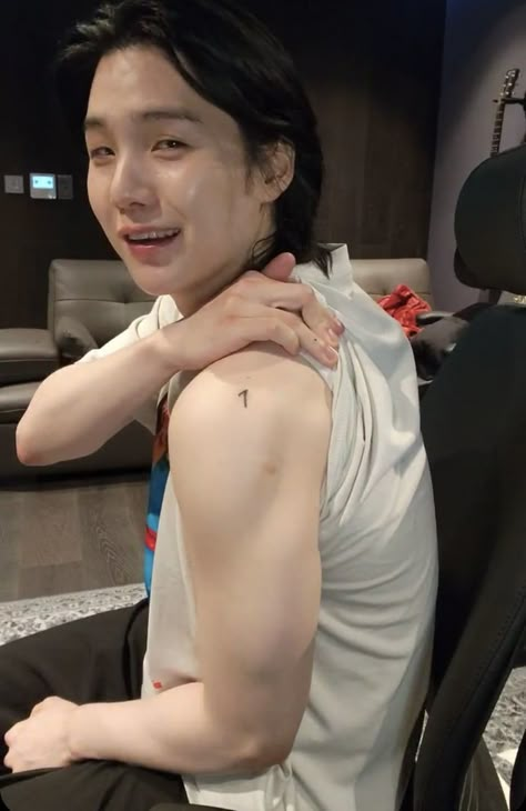 he said "HERE IT IS😤... 😏" #yoongi #tattoo #7tattoo 7 Tattoo, Shredded Body, Bts Tattoos, D Tattoo, Trending Shorts, Friendship Tattoos, Athletic Body, Jin Bts, Hoseok Bts