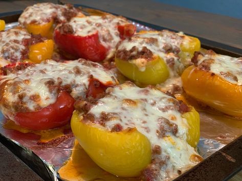 Keto Stuffed Lasagna Bell Pepper Boats | Low-Carb Dinner Idea Pepper Boats, Fat Head Pizza Crust, 40g Protein, Pepper Beef, Keto Stuffed Peppers, Stuffed Peppers Recipe, Low Carb Lasagna, Leafy Green Salads, Beef Tacos