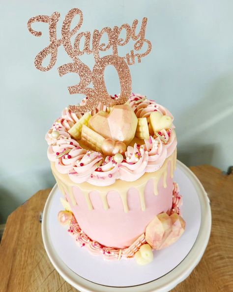 Pretty pink & rose gold 30th birthday cake 💕 #cake #bake #birthday #birthdaycake #happybirthday #celebrate #pinkcake #pink #foodphotography #foodpic #therepublicofcake Gold 30th Birthday Cake, Gold 30th Birthday, 30th Birthday Cake, 30 Birthday Cake, Pink Cake, 30th Birthday, Pretty Pink, How To Make Cake, Food Photo