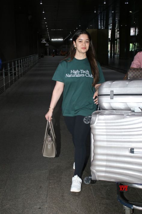 Sara Tendulkar Spotted At Airport In Mumbai Arrival #SaraTendulkar #Airport #Mumbai Sara Tendulkar Outfits, Sara Tendulkar, Canada Fashion, Indian Outfits Lehenga, Satin Fashion, Fancy Sarees Party Wear, Date Outfit Casual, B Fashion, Indian Jewellery Design