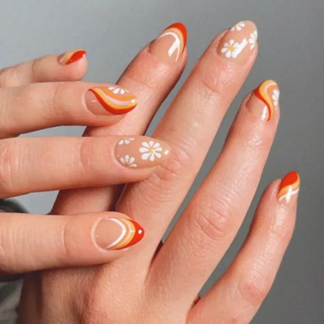 70s-inspired bachelorette nails Here Comes The Sun Nails, Retro Wedding Nails, 70’s Nails, Vintage Nails Design Retro, 70s Nail Art, 70s Inspired Nails, 70s Nails Retro, Bachelorette Party Nails, Nails 70s