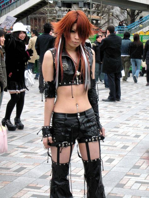 Emo Gyaru Fashion, Punk Gothic Outfits, Urban Alternative Style, Gothic Harajuku Streetwear, 00s Emo Fashion, Alt Japanese Fashion, Harajuku Grunge Fashion, Goth Gyaru Fashion, Vkei Outfits Female