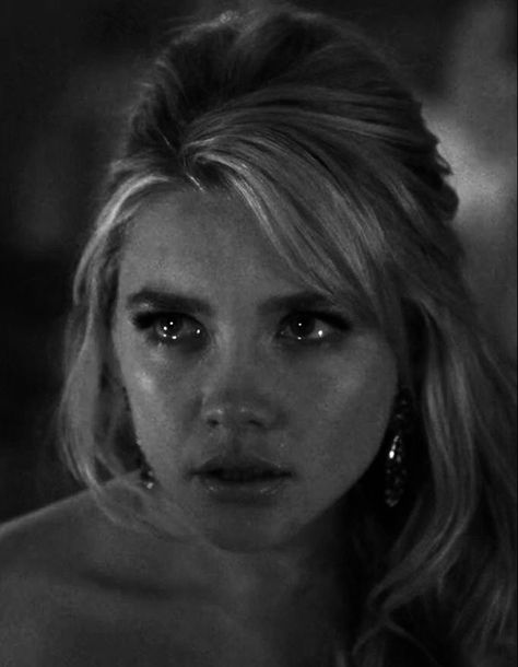 black and white Crying Aesthetique Black And White, Powerful Female Characters, Florence Pugh Black And White, Black And White Celebrity Photos, Female Emotions, Alice Chambers, Black And White Celebrities, Mad Woman, Iconic Celebrities