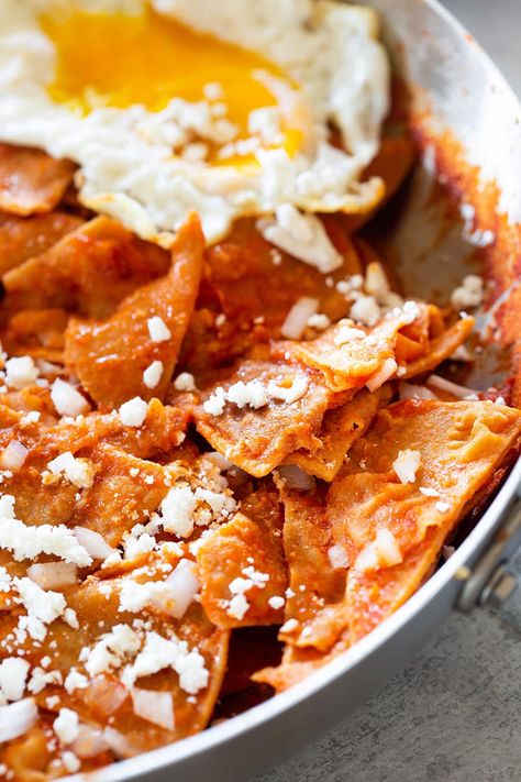 Mexican Breakfast Chilaquiles, Chiliquillas Sauce Recipe, Chilaquiles Recipe Mexican Red, Best Chilaquiles Recipe, Chillaquilles Recipe Red, Easy Chillaquilles Recipe, Chiliquelies Recipes, Chilli Quilles Recipe, Healthy Chilaquiles Recipe