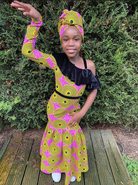 This cute mermaid dress was made by ae29fashion. Check them out on IG or Youtube . The dress was made to fit with a african print fabric . African Dress For Girls Children Ankara Styles, Ankara Styles For Kids Girls Dresses, Latest Children Ankara Gown, Girls Sequin Dress Kids, Ankara Mermaid Dress, Children Ankara Gowns, Nubian Princess, African Kids Clothes, Ankara Styles For Kids