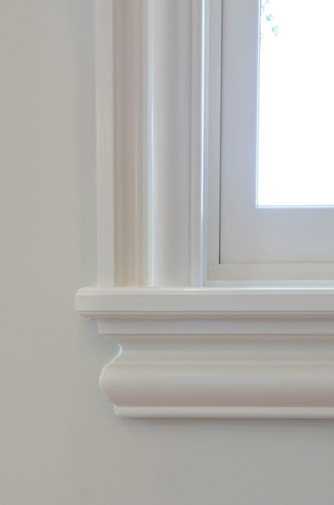 Window Trim Ideas Interior Victorian, Traditional Window Trim Interior, Window Frame Designs, White Window Frames, Molding Window, Diy Window Trim, Southern Colonial, Interior Window Trim, Door Frame Molding