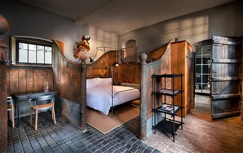 Amazing Beds, Relaxing Massage Techniques, Stable Conversion, Country House Hotels, Rustic Room, Artist House, Newt, Cool Countries, Double Bed