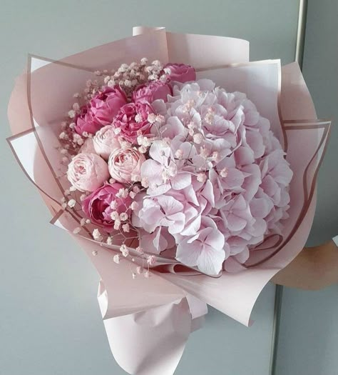 Bright Red Flowers, Luxury Flower Bouquets, Hydrangea Bloom, Peonies And Hydrangeas, Boquette Flowers, Flower Gift Ideas, Flower Business, Symbol Of Love, Flowers Bouquet Gift