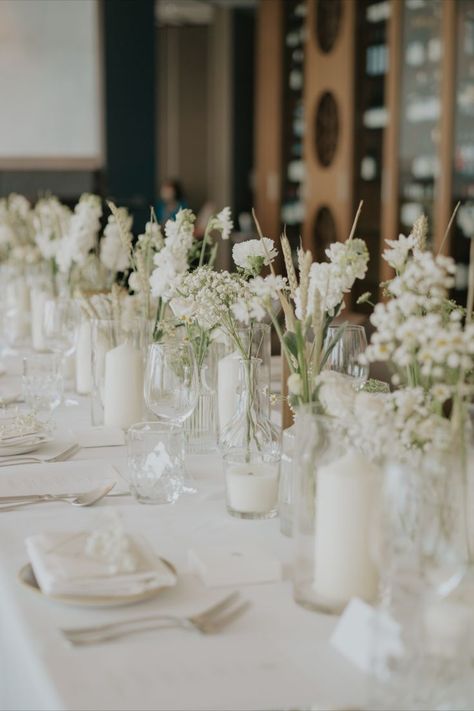 White Theme Table Decor, Small White Table Flowers, White Flowers In White Vase, Spray Rose Bud Vase, White Flower Table Setting, Minimalist Table Flower Arrangement, Small White Flower Arrangements For Tables, Minimalist White Floral Arrangements, Minimal White Flower Arrangements