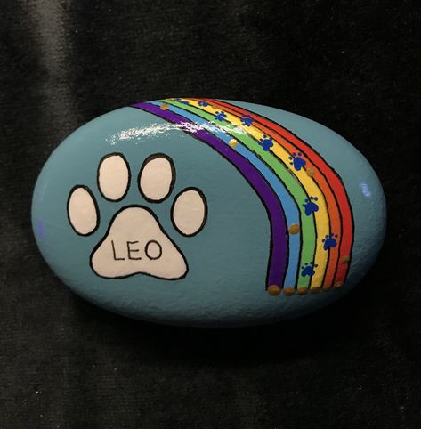 Painted Rock Pet Memorial, Grave Ideas, Memorial Rocks, Head Stone, Painting Stones, Painted River Rocks, Garden Rocks, Rock Painting Ideas Easy, Stones Diy