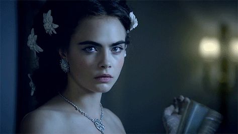 Royal Gif, Gif Couple, Gabriella Wilde, Vintage Videos, Royal Aesthetic, Perfect Eyebrows, Great Fashion, Long Hair Girl, Aesthetic Gif