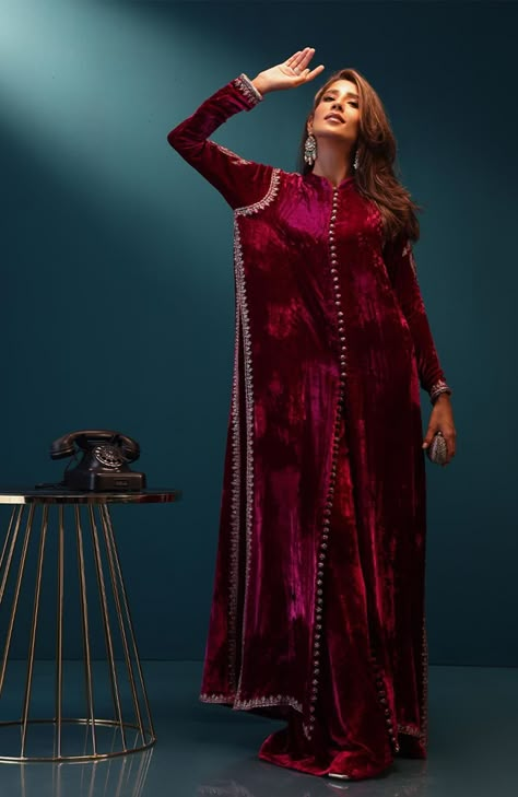 Latest Pakistani Fashion 2024, Latest Velvet Dresses, Velvet Pakistani Dress, Velvet Suit Design, Velvet Embroidery, Velvet Dress Designs, Womens Trendy Dresses, Velvet Dresses, Pakistani Fashion Party Wear