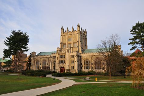 Frederick Ferris Thompson Memorial Library, Vassar College, Poughkeepsie, NY. Completed in 1905. The building style is "Perpendicular Gothic". Designed by Francis R. Allen and his associate Charles Collens. If you walk into this library, your jaws are going to drop. The most beautiful college library I have seen! Simply amazing. EA. Vassar College, Middlebury College, Liberal Arts College, College Aesthetic, Amazing Buildings, Online College, Liberal Arts, College Campus, College Life