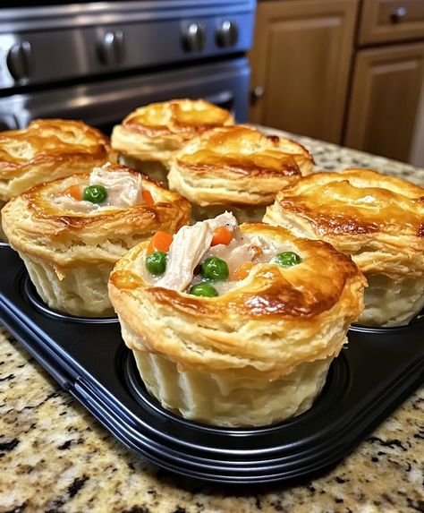 These Mini Chicken Pot Pies are a quick and Easy Mini Chicken Pot Pies With Biscuits, Easy Mini Pot Pies, Small Pot Pies, Mini Pot Pie Recipe, Mini Cottage Pies, Easy Mini Chicken Pot Pies, Personal Chicken Pot Pie, Mini Chicken Pot Pies With Pie Crust, Mini Chicken Pot Pies With Biscuits