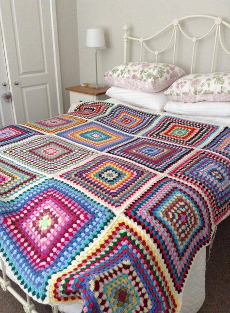 Aesthetic Crochet Blanket Patterns, Crochet One Big Granny Square Blanket, Cool Crochet Projects Inspiration, Granny Square Designs Blankets, Crochet Big Granny Square Blanket, 2023 Crochet Along, Granny Square Crochet Blanket Aesthetic, Crochet Aura Blanket, One Big Granny Square Blanket