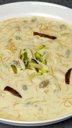 Shir Khurma Recipe, Sheer Khurma Recipe, Indian Food Recipes Vegetarian Dinners, Eid Special Recipes, Sheer Khurma, Falooda Recipe, Eid Recipes, Cooking Recipes In Urdu, Eid Food