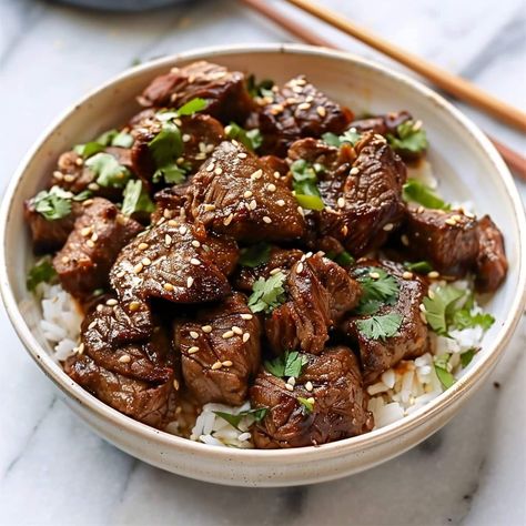 These Asian steak bites are the perfect blend of umami, sweet, and savory! They're also easy to make, so they're perfect for busy weeknights. Steak Bits, Asian Steak, Asian Steak Bites, Lo Mein Noodles, Asian Dinners, Asian Beef, Tender Steak, Marinated Steak, Steak Bites