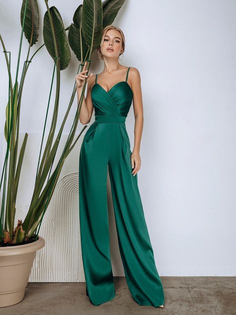 Prom Jumpsuit Classy, Formal Jumpsuits For Women Wedding, Green Jumpsuit Outfit, Emerald Green Jumpsuit, Jumpsuit Outfit Wedding, Prom Jumpsuit, Green Outfits For Women, Jumpsuit For Wedding Guest, Classy Jumpsuit