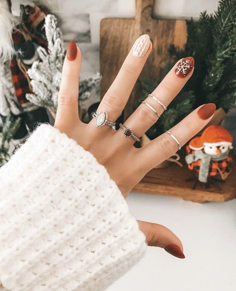 Christmas Holiday Nail Inspiration Boho Fall Nails, Nails Boho, Festive Holiday Nails, Holiday Nails Christmas, December Nails, Plaid Nails, Holiday Nail, Minimal Nails, Christmas Nails Acrylic