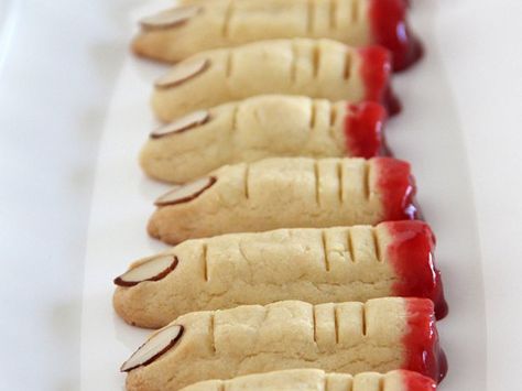 Severed Finger Sugar Cookies - macabre and delicious in one fell swoop. #food #witches #fingers #cookies #Halloween Betty Crocker Sugar Cookie Mix, Severed Finger, Betty Crocker Sugar Cookies, Biscuits Halloween, Finger Cookies, Dulces Halloween, Sugar Cookie Mix, Halloween Foods, Zombie Party