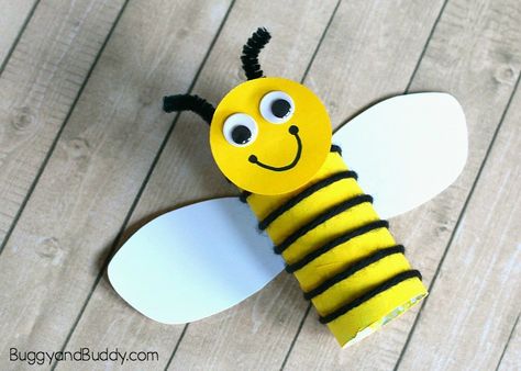 toilet paper roll bee craft for kids with yarn Bee Craft, Bee Crafts For Kids, Insect Crafts, Recycle Bin, Bug Crafts, Spring Crafts For Kids, Toilet Paper Roll Crafts, Diy Bricolage, Flower Bookmark