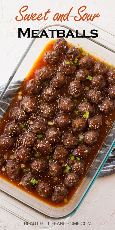 Sweet N Sour Meatballs, Sweet And Sour Meatballs Recipe, Silvester Snacks, Meatball Dishes, Meatball Sliders, Sweet And Sour Meatballs, Meatball Recipes Easy, Asian Sauce, Beef Meatballs