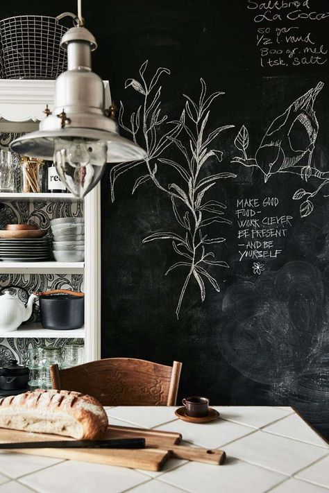 Keltainen talo rannalla Chalkboard Kitchen, Chalkboard Walls, Kitchen Chalkboard, Chalk Wall, Black Chalkboard, Chalkboard Wall, Kitchen Wallpaper, Chalkboard Art, Stunning Interiors