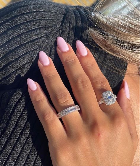 Solid Almond Nail Colors, Basic Light Pink Nails, Delicate Pink Nails, Simple Fall Acrylic Nails Almond, Nails For Blonde Hair, Basic Almond Acrylic Nails, Nude Light Pink Nails, Light Pink Almond Acrylic Nails, Almond Light Pink Nails