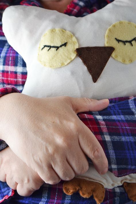 DIY: Heatable Owl Softie Diy Gloves, Rice Heating Bags, Diy Heating Pad, Market Day Ideas, Heating Pads, Sewing Projects For Kids, Hot Water Bottle, Sewing Class, Sewing Toys