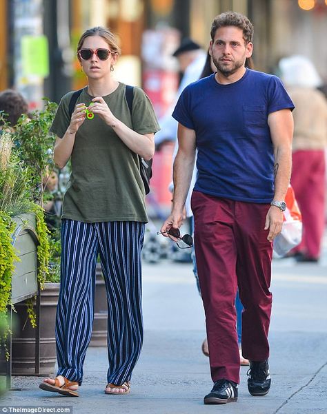 Jonah Hill Fashion, Jonah Hill Style, Julian Morris, Jonah Hill, Toned Arms, Tv Actors, Mens Fashion Casual Outfits, Jeans Diy, Pinterest Outfits