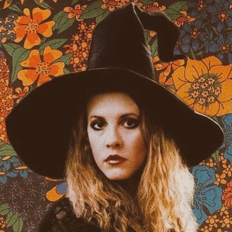 The Hippie Shake on Instagram: “Happy Halloween Dreamers 🌙🌙🌙 . . . . . #stevienicks #halloween #witch #halloweencostume #70s #seventies #icon #muse #love #thursday…” The Hippie Shake, 70s Icons, The Season Of The Witch, Harley And Joker Love, Boho Witch, Stevie Nicks Style, Olivia + Core + Aesthetic, 60s Hippie, Stevie Nicks Fleetwood Mac