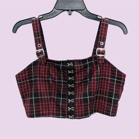 Hot Topic Women Burgundy Plaid Buckle Strap Dark Academia Y2k Crop Top Size S Like New Flaws: In Excellent Condition. Material: Polyester, Rayon, Spandex Features: Crop Top Style Smoking Stretch Back Adjustable Straps Buckle Hardware Square Neck Grunge, Punk, Goth, Emo, Casual, Festival, Streetwear, 90s, Skater Spring, Summer, Fall Plaid, Made In Imported Machine Wash Size: Womens S Measurements Taken Flat: Length 14.5 In Pit-To-Pit 17 In Armpits 16 In Condition: New Without Tags Like New Withou Punk Tops Women, Black And Red Crop Top, Red Crop Top Outfit, Fit Portfolio, Dark Academia Y2k, Festival Streetwear, Punk Tops, Hot Topic Clothes, 90s Skater