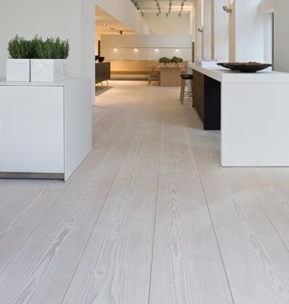 Dinesen Wood Floor Colors, Moody Home Decor, Different Home Decor Styles, Warm Wood Flooring, Parquet Design, Pink Eraser, Grey Hardwood, Hardwood Floor Colors, Japandi Interior