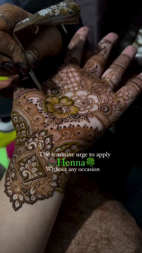 Front Mehendi Designs For Hands, Front Mehendi Designs, Mehendi Designs For Hands, Round Mehndi Design, Front Mehndi Design, Finger Henna Designs, Latest Henna Designs, Mehndi Design Pictures, Simple Mehndi Designs Fingers