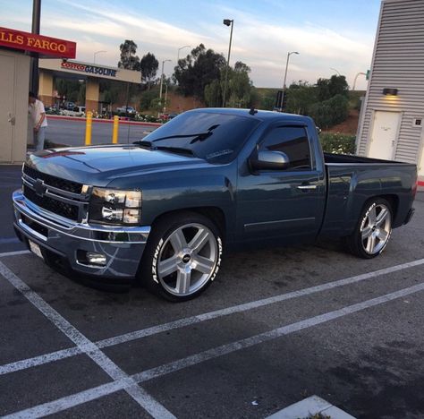 Clean HD from ondiados performance trucks sfv Silverado 2008, New Chevy Truck, Chevy Wheels, Classic Cars Trucks Chevy, 2013 Silverado, Single Cab Trucks, Chevy Stepside, Chevy Trucks Silverado, Silverado Truck