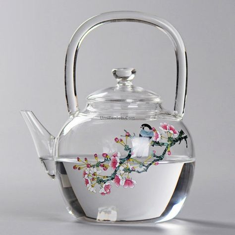 Glass teapots is made by heat resisting & borosilicate materials which can be heated by candle and alcohol. Brew tea by glass teapot is the most healthy way. Pretty Teapot, Flowering Tea, Glass Tea Pot, Glass Tea Set, Tea Cup Design, زجاج ملون, Smart Tiles, Glass Tea Cups, Glass Teapot