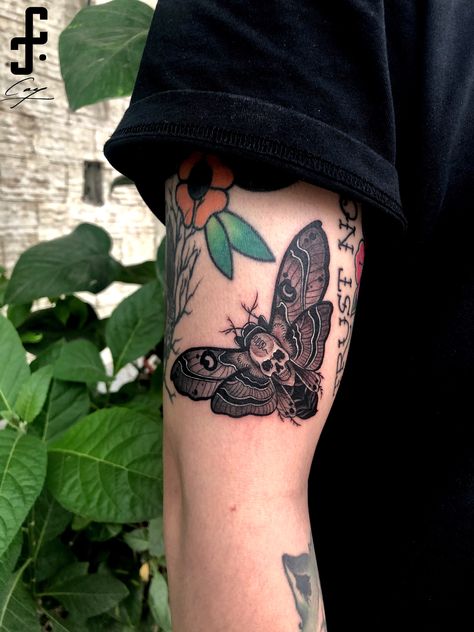 Colored And Black And White Tattoos, Black And White Tattoos, Black And White Tattoo, Butterfly Black And White, White Tattoos, Sleep Token, White Tattoo, Black And Grey Tattoos, Color Tattoo