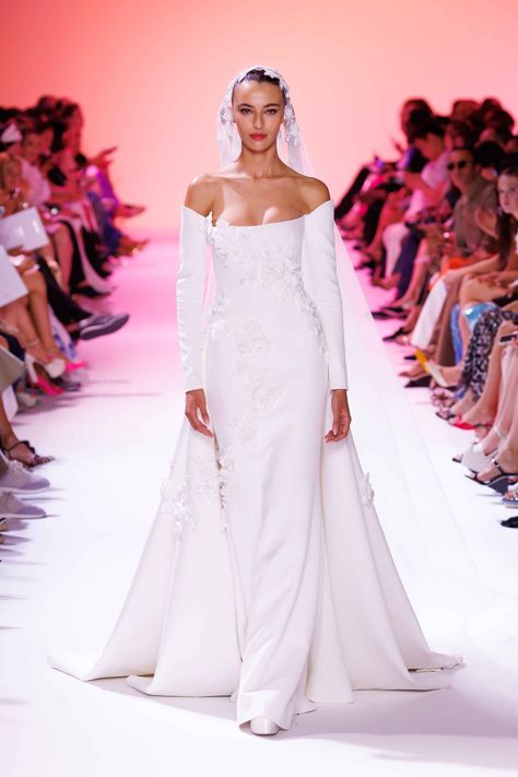 Georges Hobeika Couture Fall Winter Un Reve 2023 Jad Hobeika George Hobeika Bridal, Hobeika Georges, جورج حبيقة, Georges Hobeika Couture, Hobeika Couture, Zuhair Murad Haute Couture, Abed Mahfouz, Classy Wedding Dress, Mode Chanel