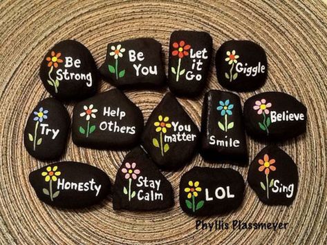 8 Ways To Paint Kindness Rocks Like A Boss Faith Based Painted Rocks, Cute Painted Rocks, Inspirational Rocks, Paint Rocks, Art Pierre, Rock Painting Ideas, Painted Rocks Diy, Rock Painting Ideas Easy, Rock Painting Patterns